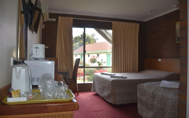Valley Views Motel & Chalets