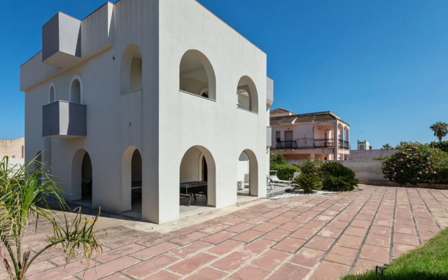 Simplistic Holiday Home in Fontane Bianche With Garden