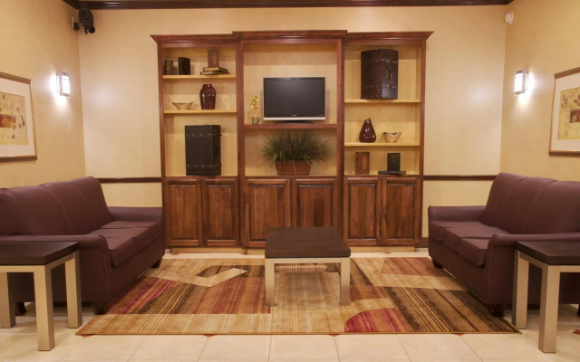 Holiday Inn Express Hotel & Suites Winnie by IHG