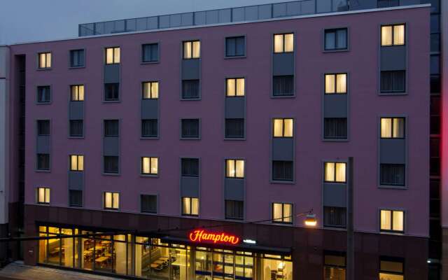Отель Hampton by Hilton Nuremberg City Centre Германия, Нюрнберг - 1 отзыв об отеле, цены и фото номеров - забронировать отель Hampton by Hilton Nuremberg City Centre онлайн вид на фасад