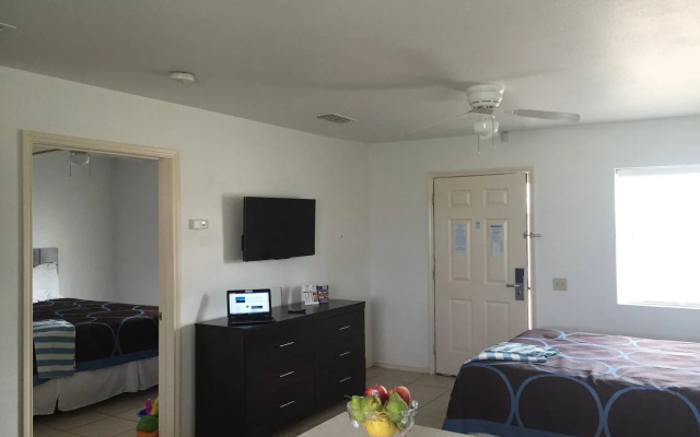Port Isla Inn