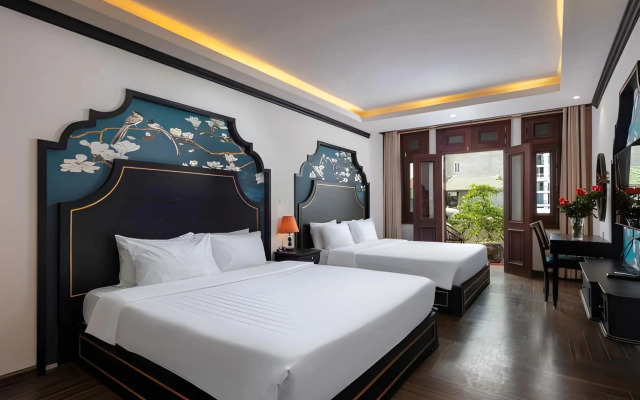 Queen Light Hotel