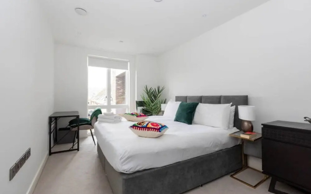 Tranquil & Stylish 1 Bedroom Flat With Private Balcony