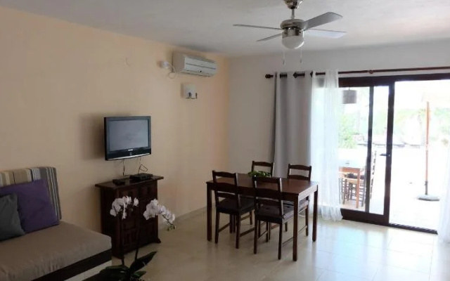 Calador Studios & Apartments