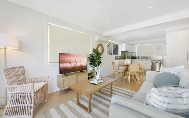 Ground Floor 2-bed Mermaid Beach Pad With Parking