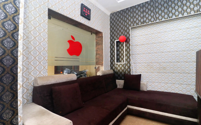 OYO 17306 Hotel Apple Wood