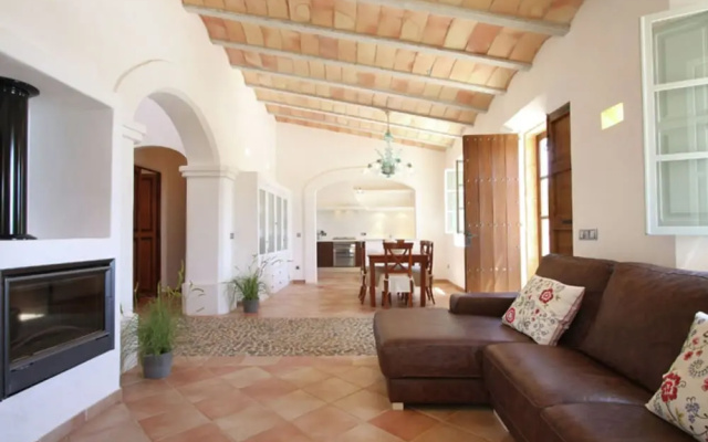 Mansion With Large Swimming Pool for 5 People