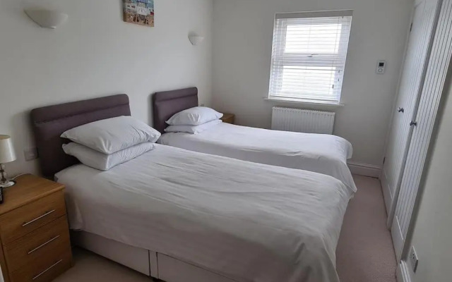 Beautiful 2-bed Apartment on Torquay seafront