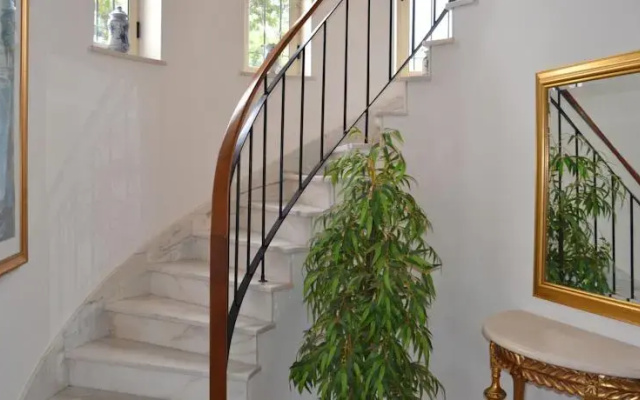 Porta do Paraíso by Luz Management Services