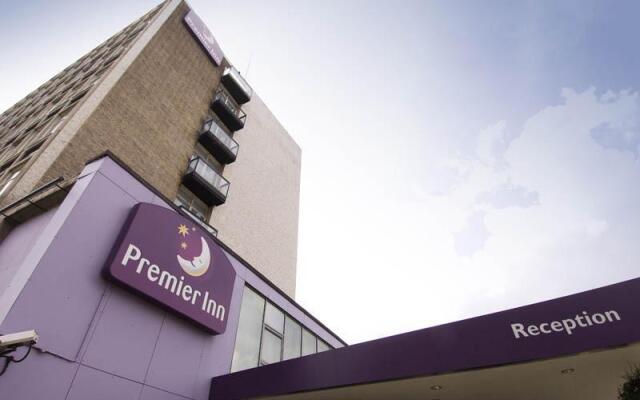 Premier Inn London Putney Bridge 2