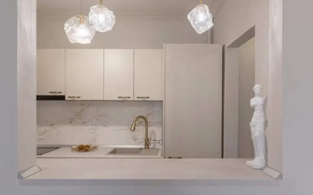 Parisian-Inspired 1BR in the Heart of Bucharest - Balcony, AC & Fully Equipped