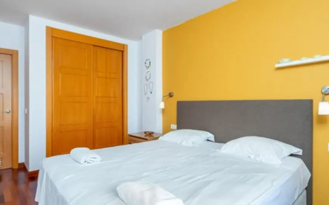 Apartment - 3 Bedrooms with Pool and WiFi - 107926