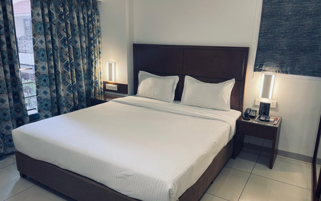 OYO Premium Vastrapur Lake