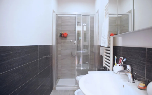 Elegant and Cozy City Center for 5 - Two Bedroom Apartment, Sleeps 5