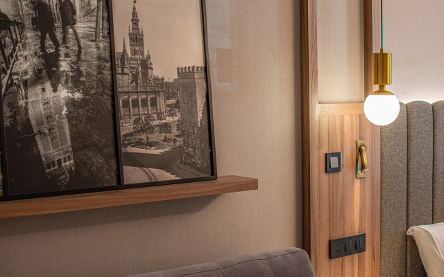 Hotel Giralda Center