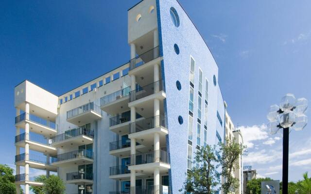 Отель Mercure Rimini Lungomare вид на фасад