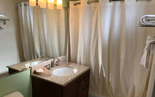 American Inn & Suites LAX