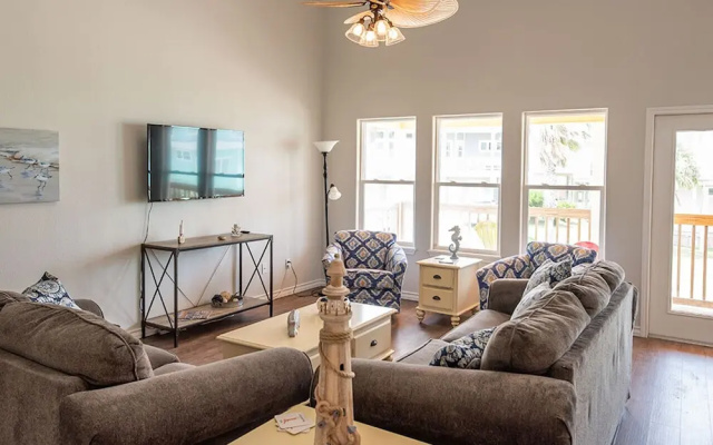 Sol Searcher - 4 Br Home