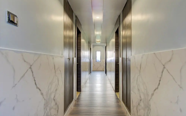 V Hotel by OYO Rooms