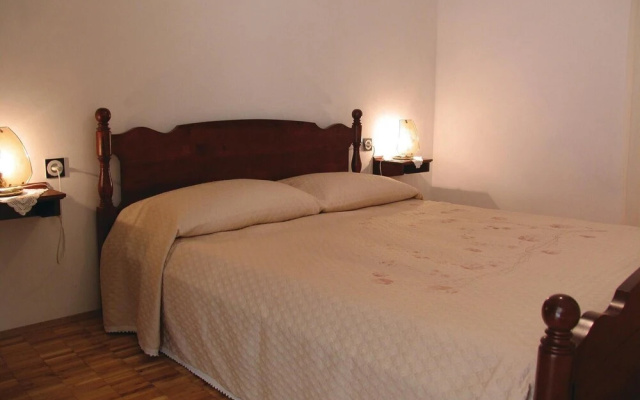 Awesome Apartment in Miskovici With 4 Bedrooms