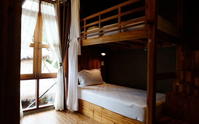 Bloom Cafe & Hostel Lipe