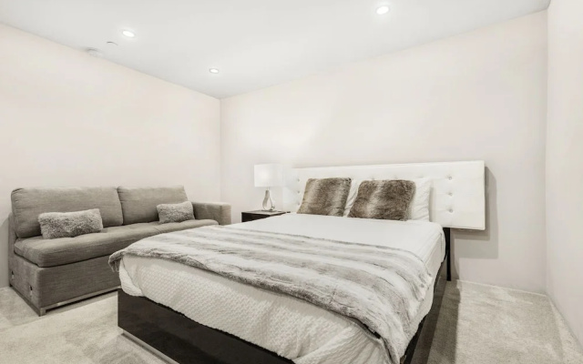 Sunset Heights - Elegant Modern Villa With Beautiful Views in the Hills