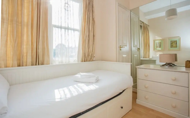 Lovely 2 Bedroom Apartment Near Hyde Park
