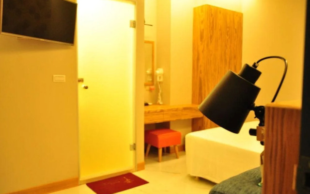 H Hotel