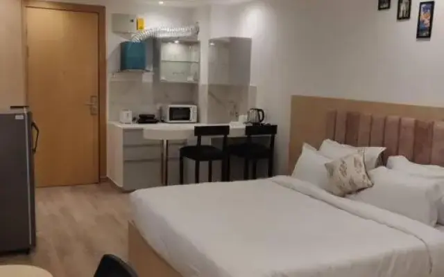 Lovely Studio apartment 1-bedroom with small kitchen and pool