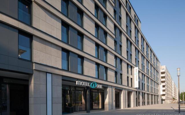 Отель Motel One Frankfurt Messe вид на фасад