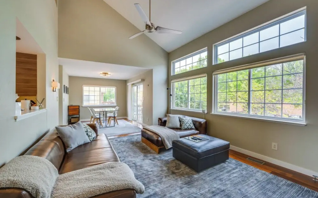 13 Mi to Dtwn Denver: Arvada Townhome w/ Deck