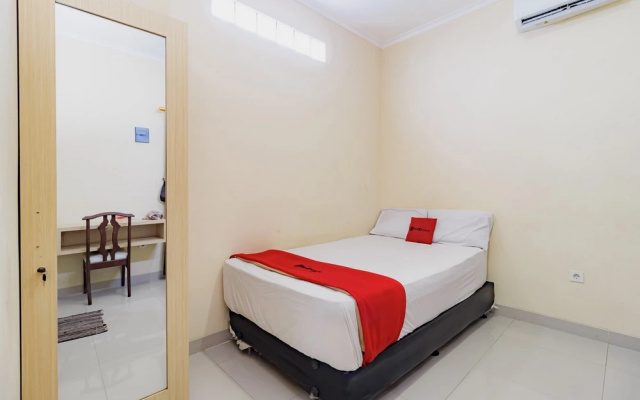 RedDoorz near Jakarta International Velodrome