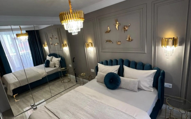 Golden Apartment