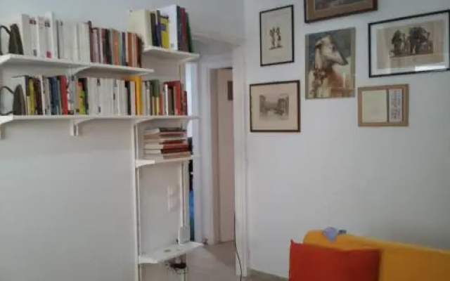 Home in centre Mavromichali