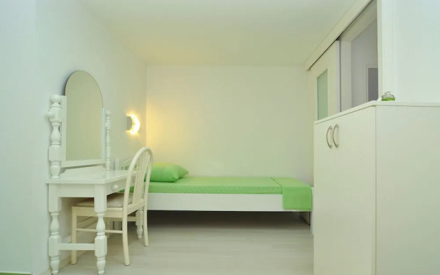 Spacious Modern Apt. With big Patio and sea View
