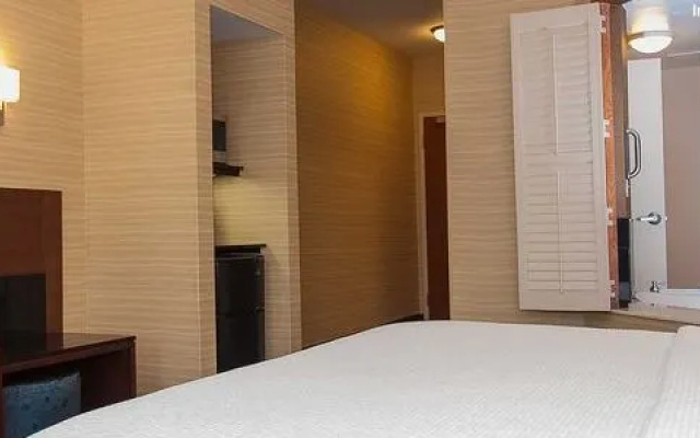 Comfort Inn & Suites South Akron