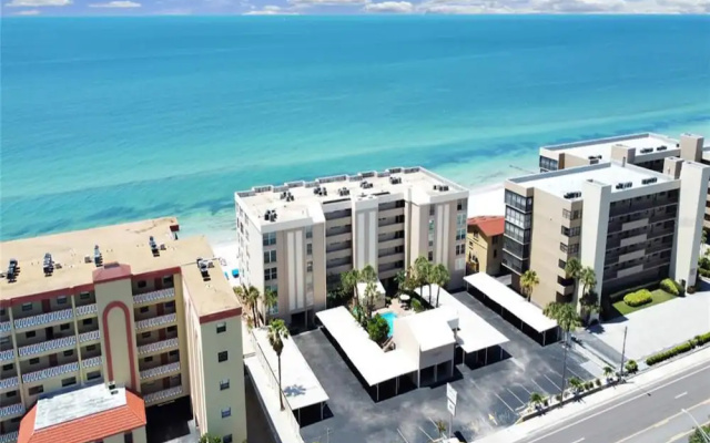 Madeira Vista 202 by Distinctive Beach Rentals