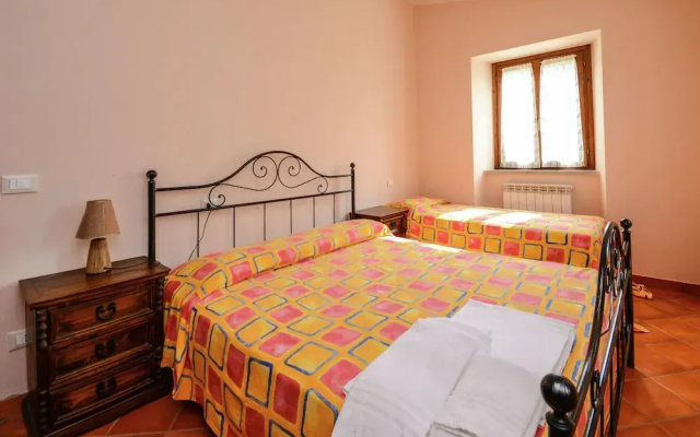 Mansion in Apecchio Near Lake