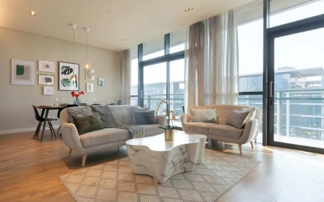 Luxury Apartment, Stroll Away From City Walk!