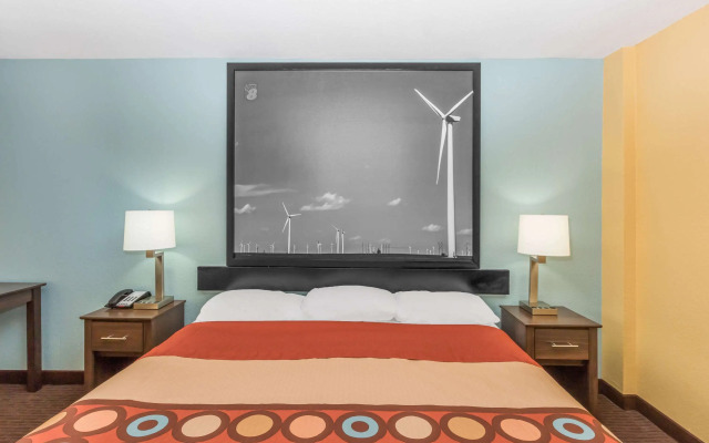 Super 8 by Wyndham Wichita Airport