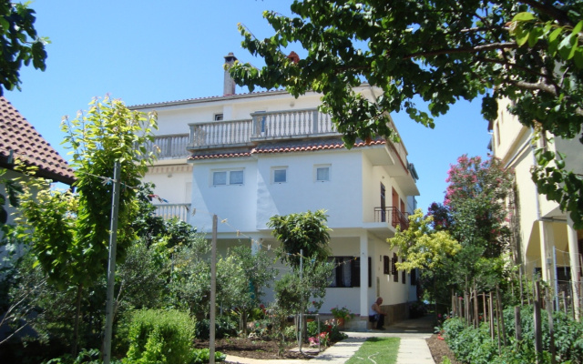 Room Aleksandra - 10 m from sea: R7 Bibinje, Zadar riviera