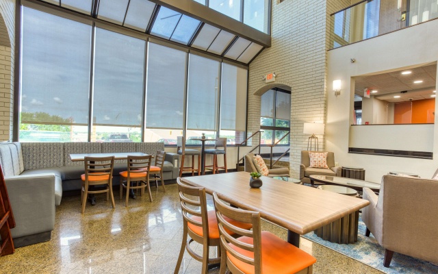 Drury Inn & Suites St. Louis Collinsville