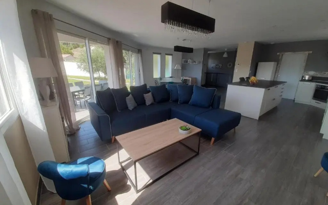 Maison avec piscine à l'orée de la forêt