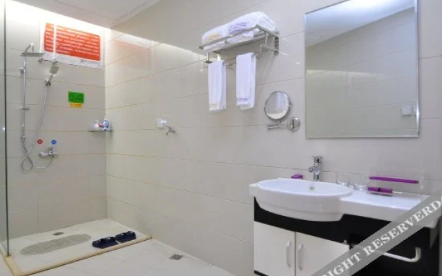 CLOUDS Hotel (Kunming New Luosiwan)