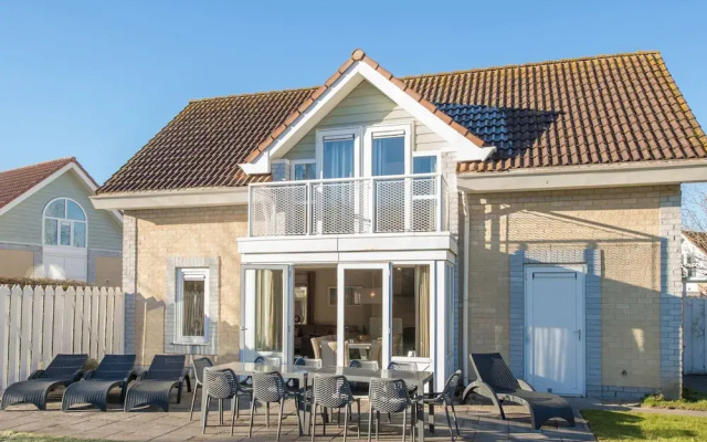 Villa Near North Sea Beach in De Banjaard