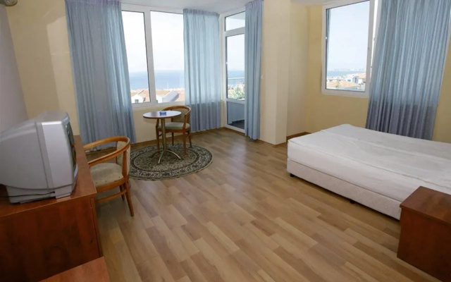 Consul Hotel