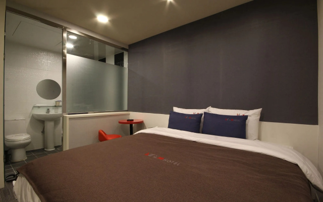 The M Hotel