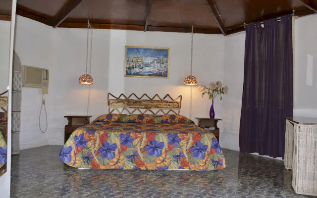 Ouanga Bay Beach Hotel
