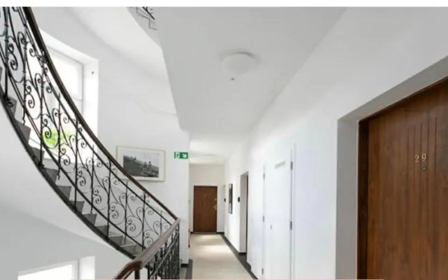 Between Schoenbrunn and the City Center. Apt. 31