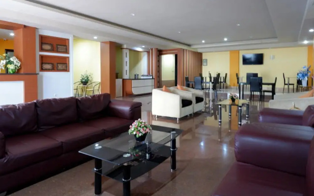 RedDoorz Plus @ Cameloan Hotel Palu